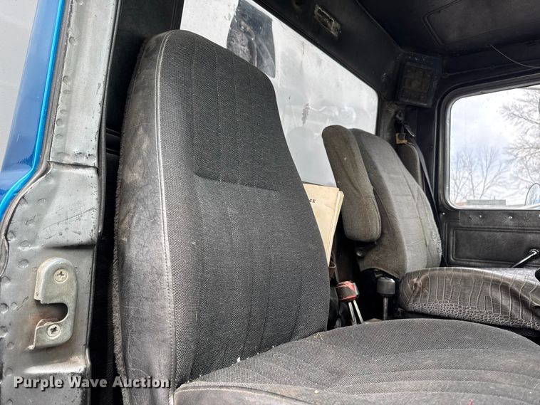 image for item EQ5026 1991 Mack RD dump truck