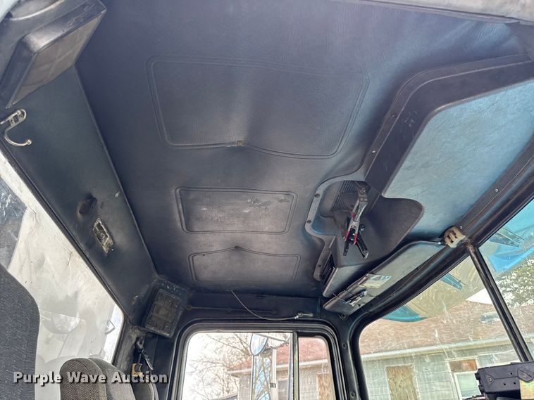 image for item EQ5026 1991 Mack RD dump truck