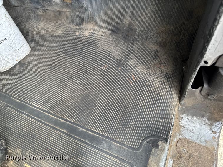 image for item EQ5026 1991 Mack RD dump truck