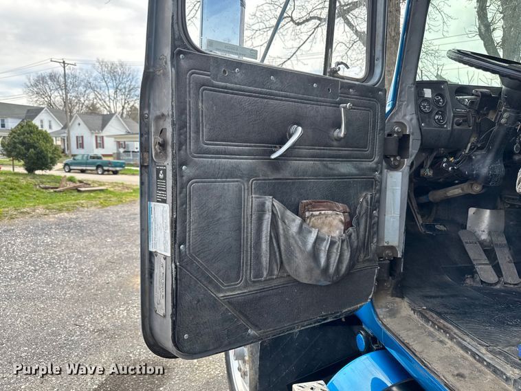 image for item EQ5026 1991 Mack RD dump truck