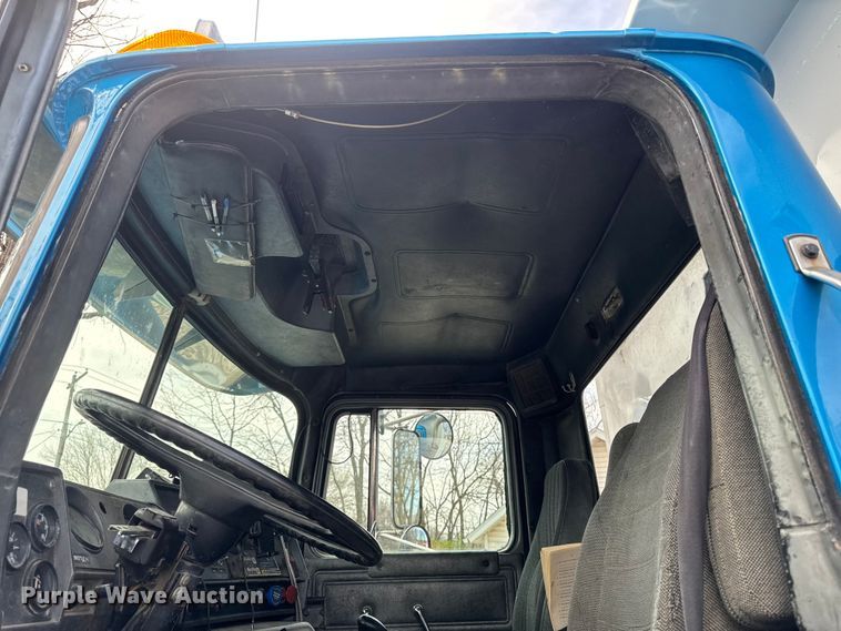 image for item EQ5026 1991 Mack RD dump truck