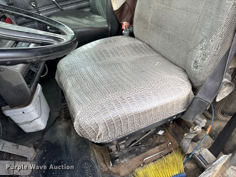 image for item EQ5026 1991 Mack RD dump truck