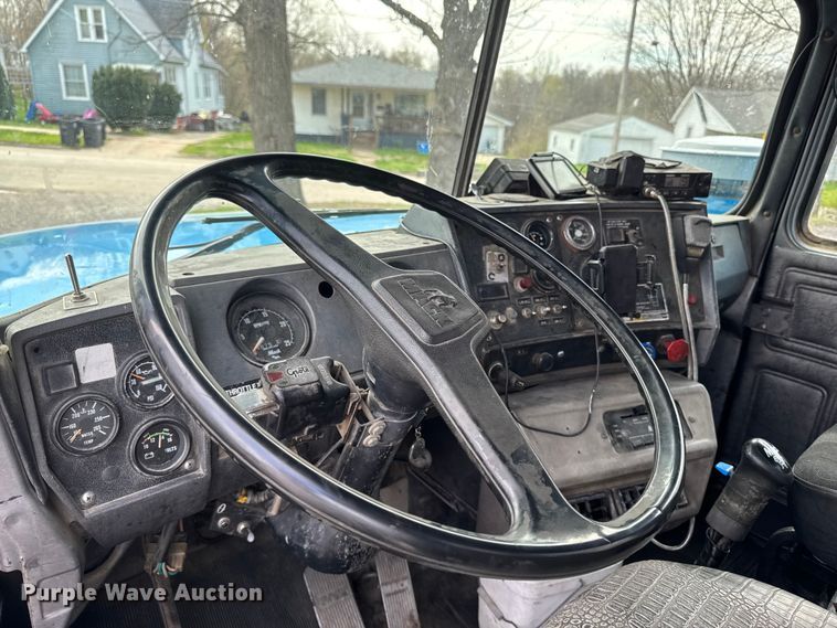 image for item EQ5026 1991 Mack RD dump truck