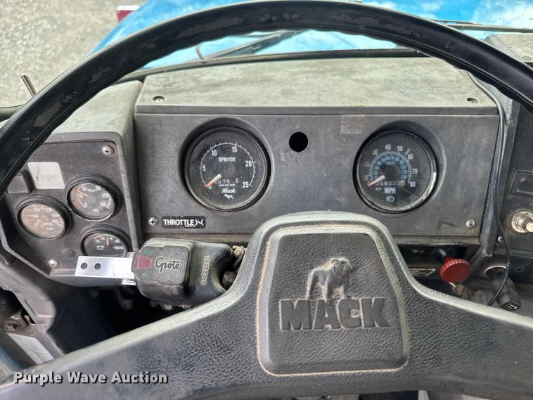 image for item EQ5026 1991 Mack RD dump truck