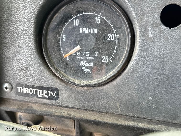 image for item EQ5026 1991 Mack RD dump truck