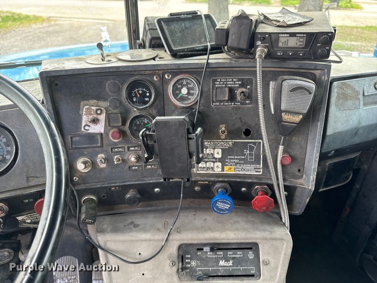 image for item EQ5026 1991 Mack RD dump truck