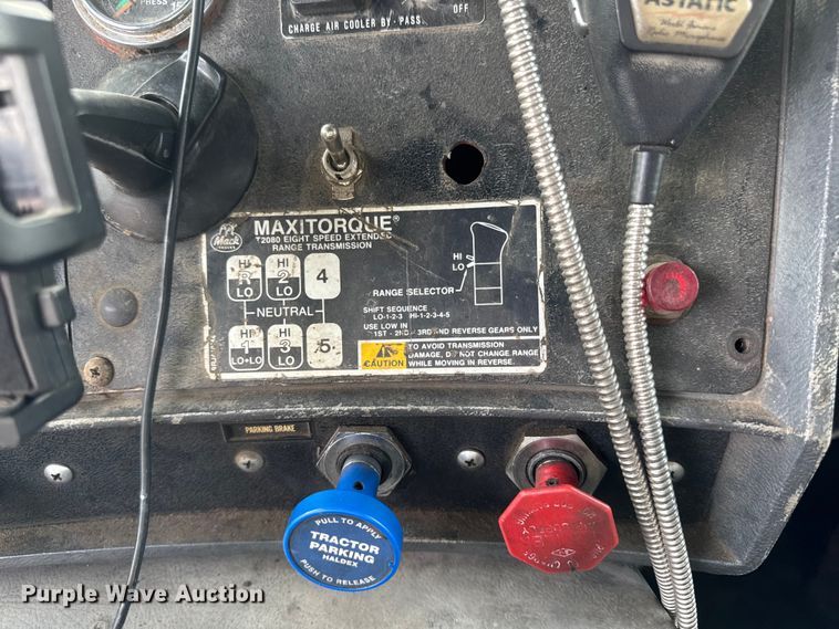 image for item EQ5026 1991 Mack RD dump truck