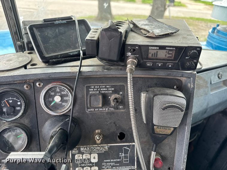 image for item EQ5026 1991 Mack RD dump truck