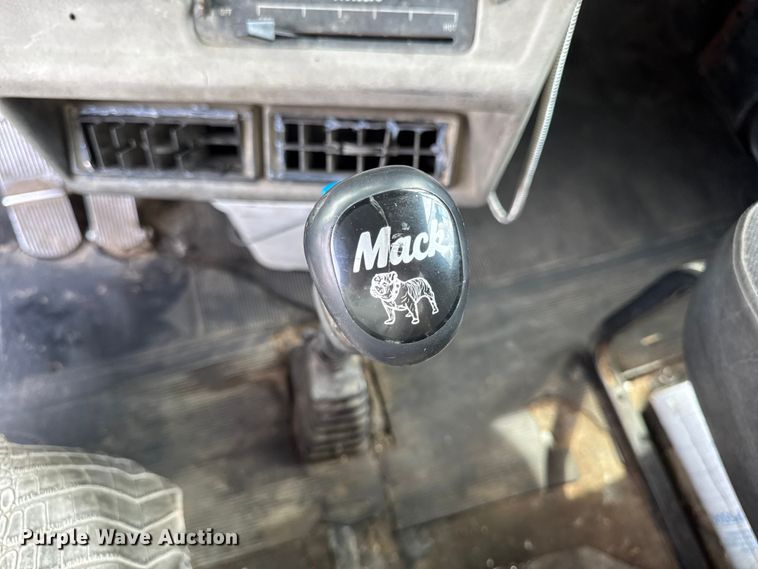 image for item EQ5026 1991 Mack RD dump truck