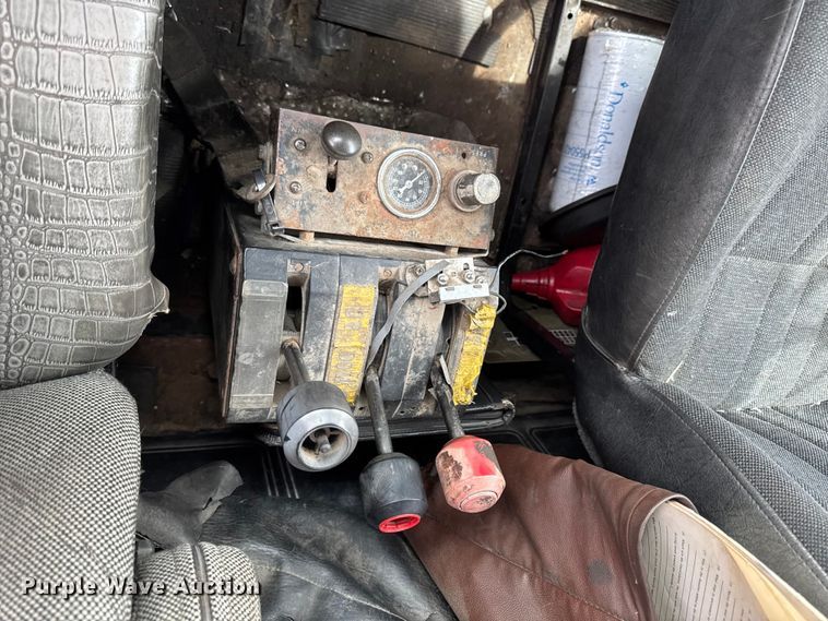 image for item EQ5026 1991 Mack RD dump truck