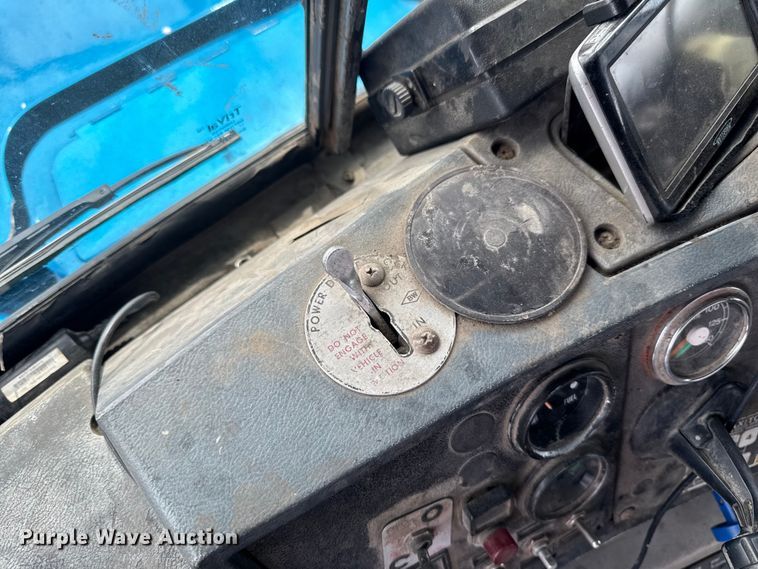 image for item EQ5026 1991 Mack RD dump truck