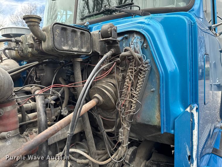 image for item EQ5026 1991 Mack RD dump truck