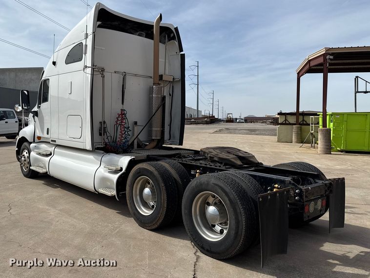 image for item ES5883 2006 Kenworth T2000 semi truck