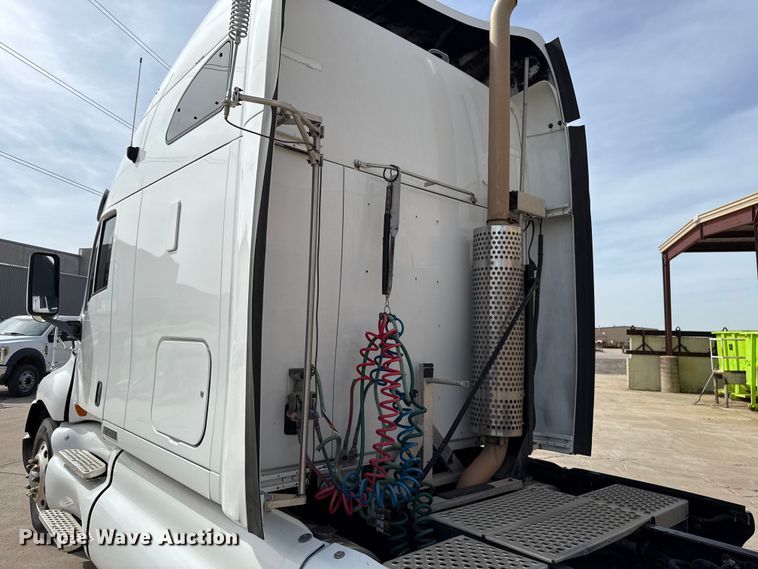 image for item ES5883 2006 Kenworth T2000 semi truck