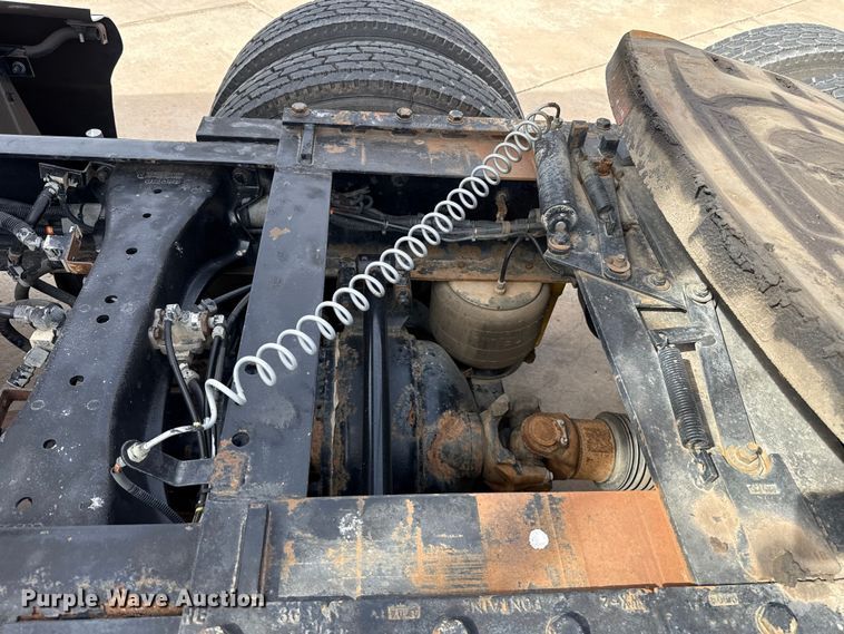 image for item ES5883 2006 Kenworth T2000 semi truck