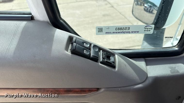 image for item ES5883 2006 Kenworth T2000 semi truck