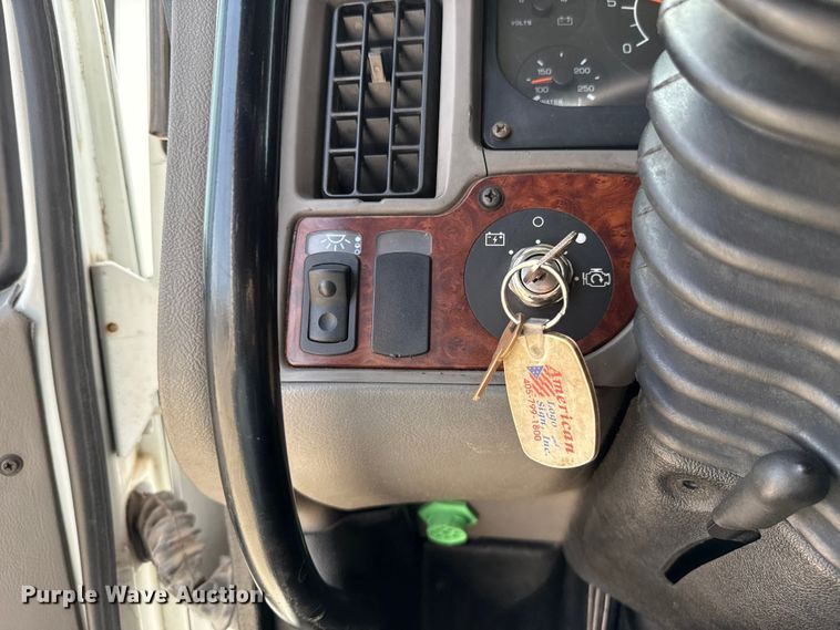 image for item ES5883 2006 Kenworth T2000 semi truck