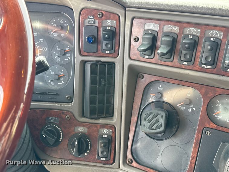 image for item ES5883 2006 Kenworth T2000 semi truck