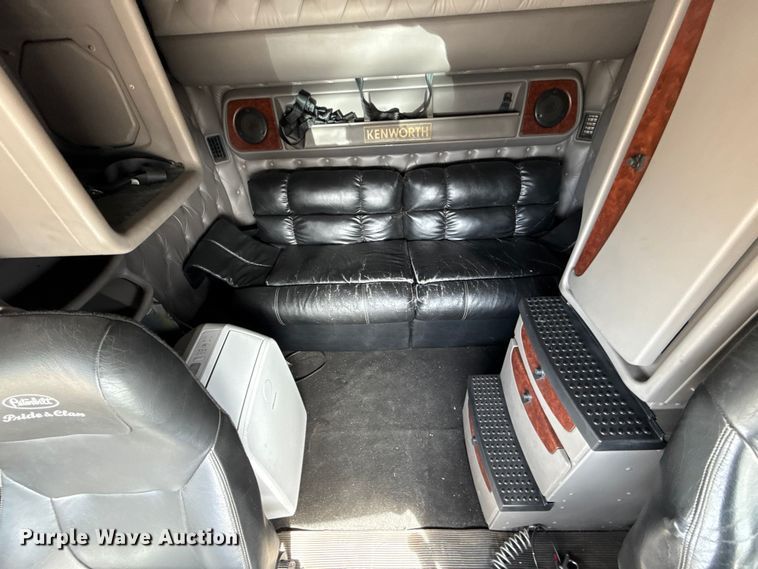 image for item ES5883 2006 Kenworth T2000 semi truck