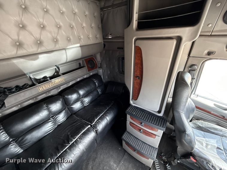 image for item ES5883 2006 Kenworth T2000 semi truck