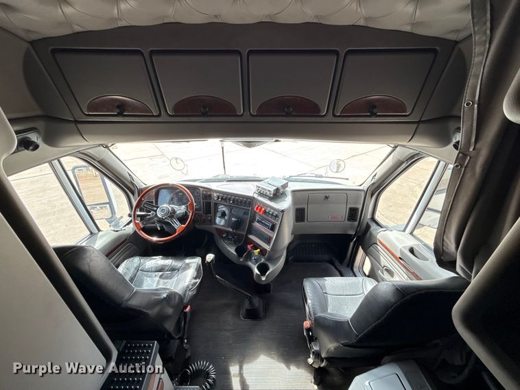 image for item ES5883 2006 Kenworth T2000 semi truck