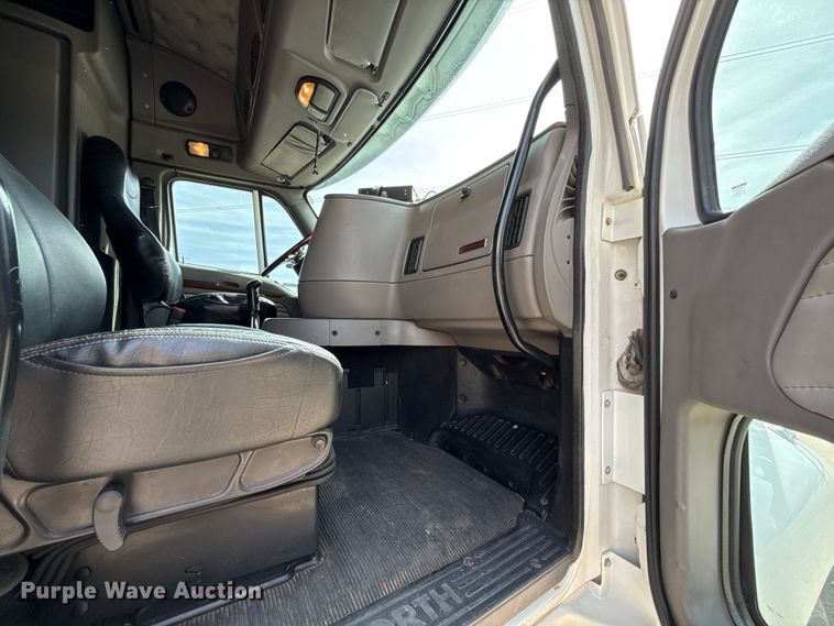 image for item ES5883 2006 Kenworth T2000 semi truck