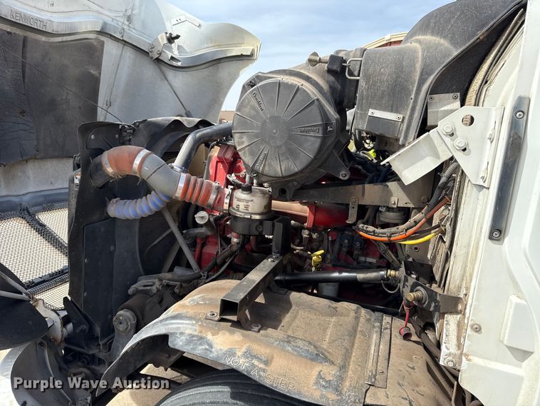 image for item ES5883 2006 Kenworth T2000 semi truck