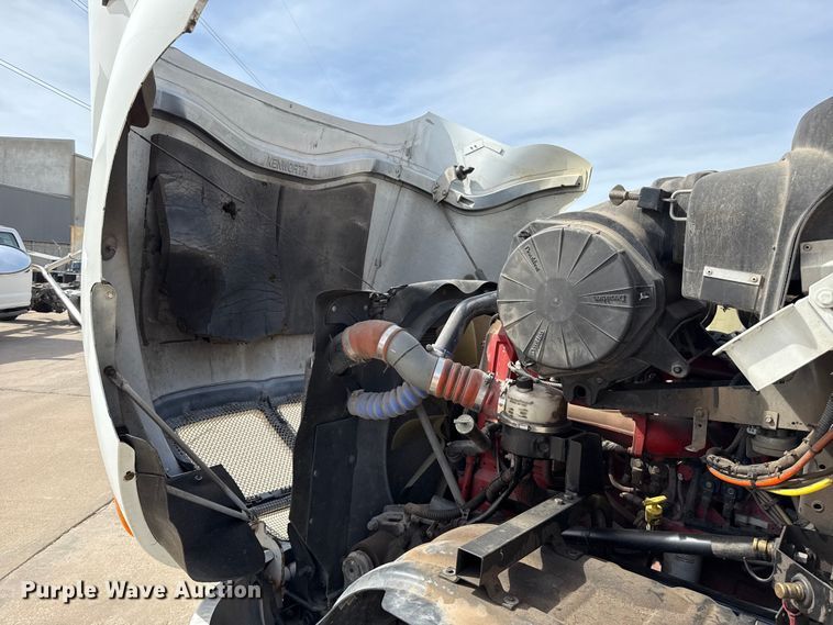 image for item ES5883 2006 Kenworth T2000 semi truck