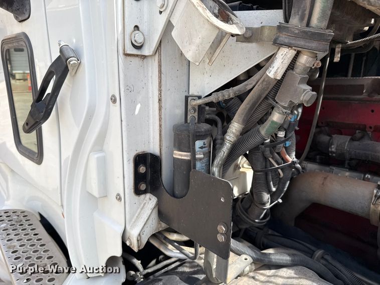 image for item ES5883 2006 Kenworth T2000 semi truck