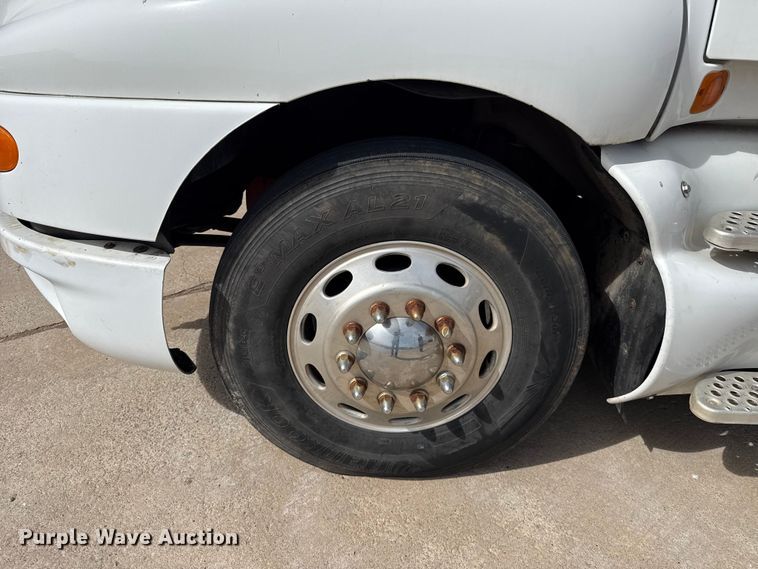 image for item ES5883 2006 Kenworth T2000 semi truck