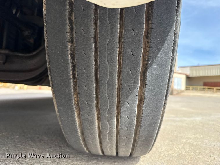 image for item ES5883 2006 Kenworth T2000 semi truck