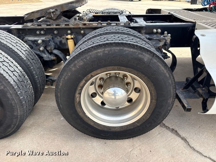 image for item ES5883 2006 Kenworth T2000 semi truck