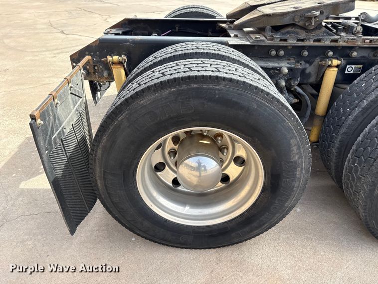 image for item ES5883 2006 Kenworth T2000 semi truck