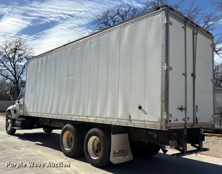 image for item ES8584 2006 International 7400 box truck