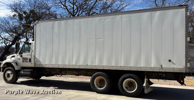 image for item ES8584 2006 International 7400 box truck
