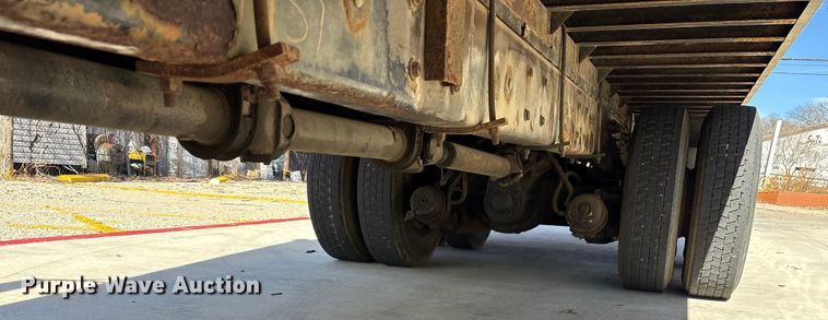 image for item ES8584 2006 International 7400 box truck