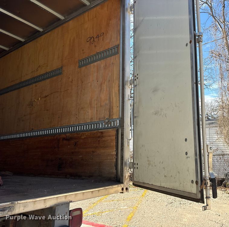 image for item ES8584 2006 International 7400 box truck