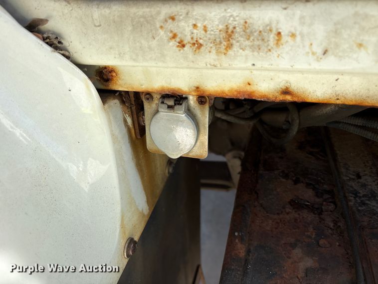 image for item ES8584 2006 International 7400 box truck