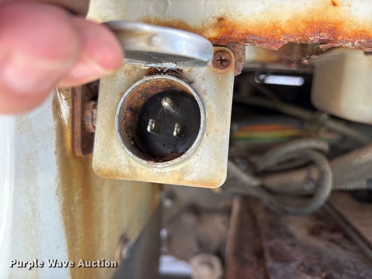 image for item ES8584 2006 International 7400 box truck