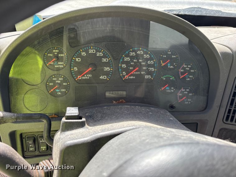 image for item ES8584 2006 International 7400 box truck