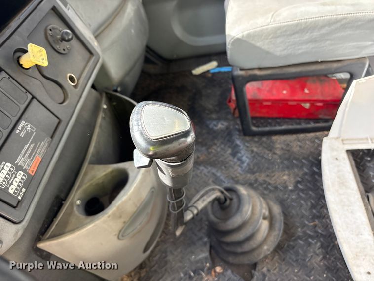 image for item ES8584 2006 International 7400 box truck