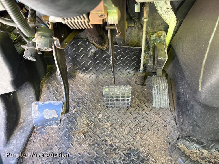 image for item ES8584 2006 International 7400 box truck