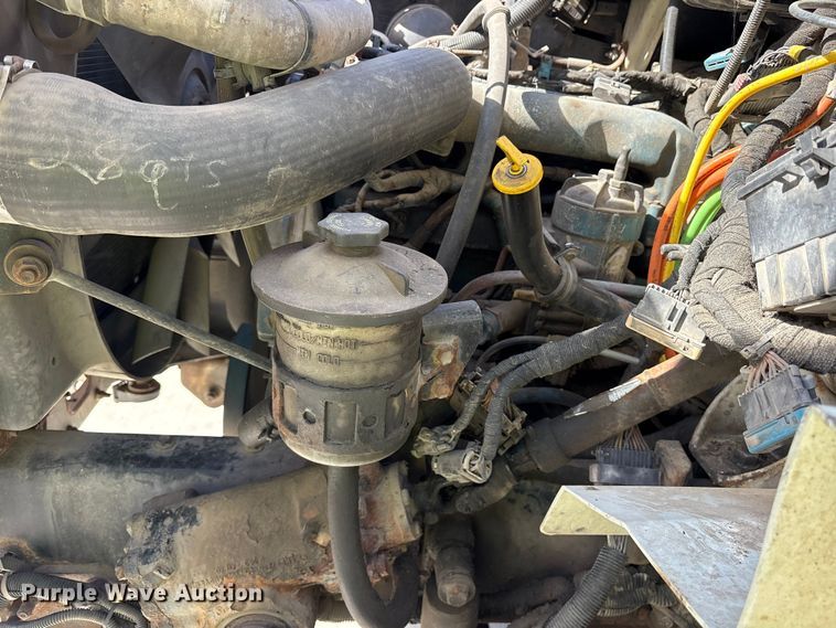 image for item ES8584 2006 International 7400 box truck