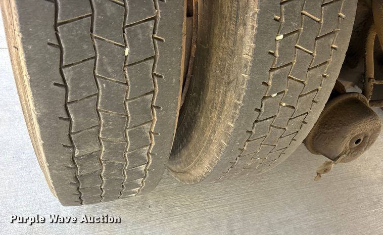 image for item ES8584 2006 International 7400 box truck