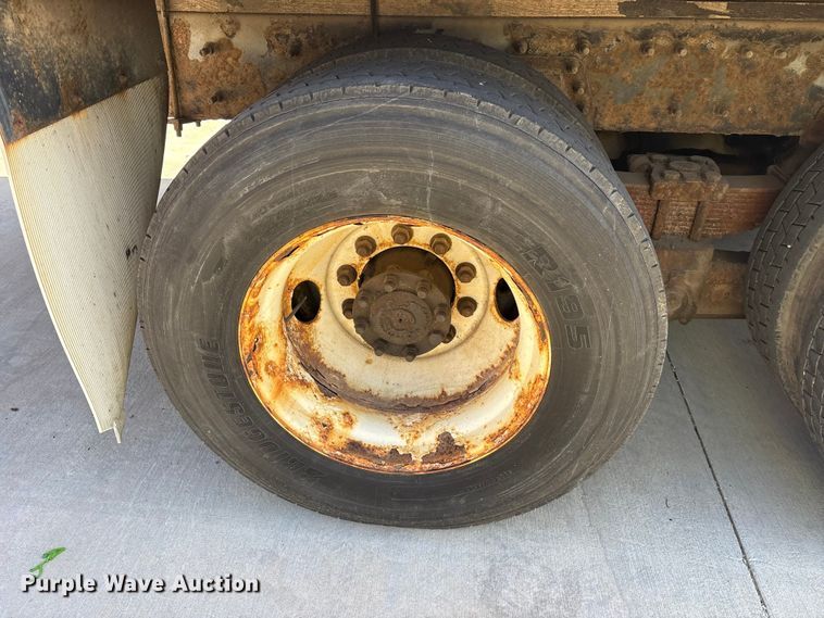 image for item ES8584 2006 International 7400 box truck