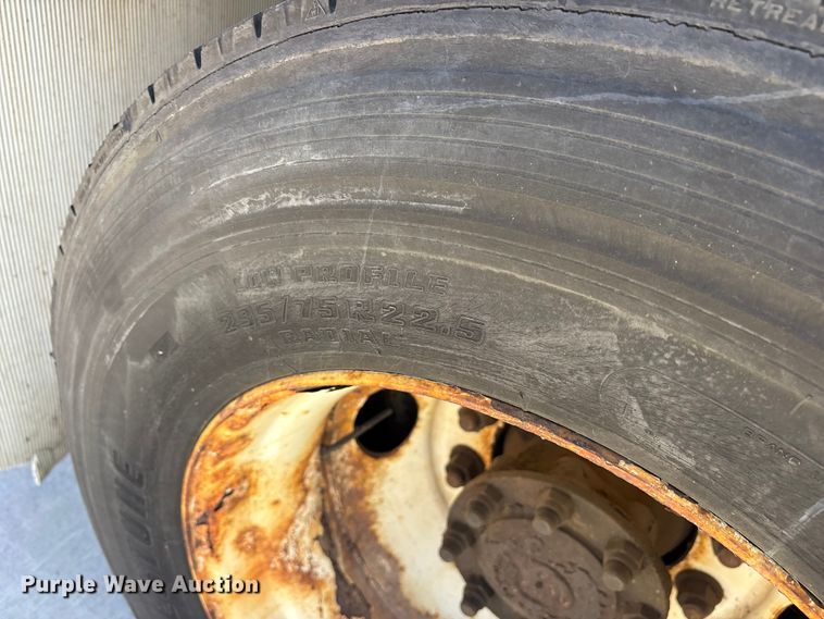 image for item ES8584 2006 International 7400 box truck