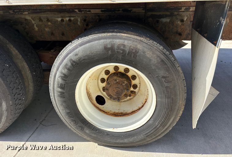 image for item ES8584 2006 International 7400 box truck