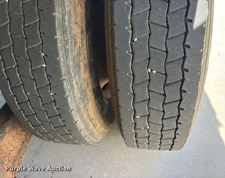 image for item ES8584 2006 International 7400 box truck