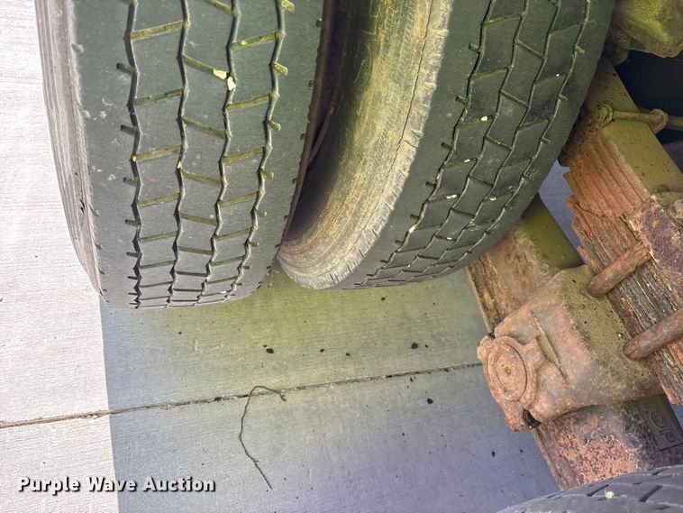 image for item ES8584 2006 International 7400 box truck