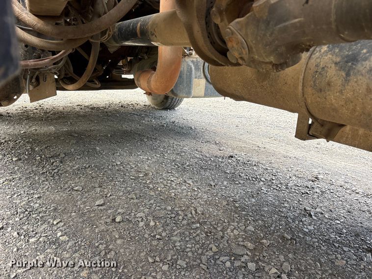 image for item ES8889 2012 Freightliner Cascadia 125 semi truck